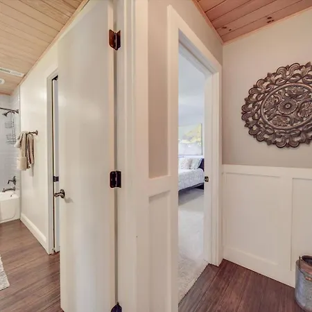 Du - Lakefront Retreat Holiday home *