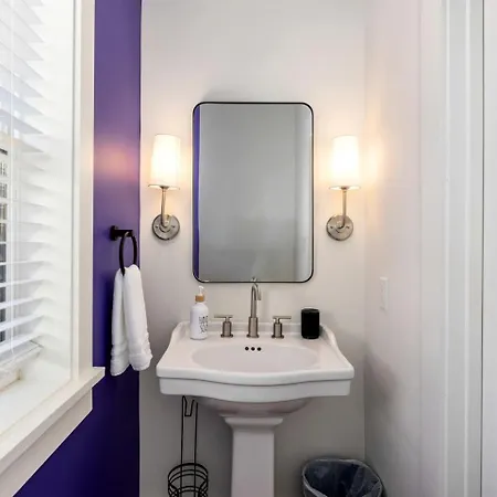 Luminous Urban Vacation Haven Near Catawba River In North Carolina * Charlotte