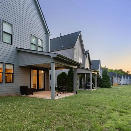 Holiday home Charming 3br With Patio *