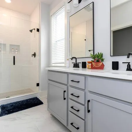 Radiant Urban Vacation Sanctuary Near Catawba River In North Carolina Charlotte