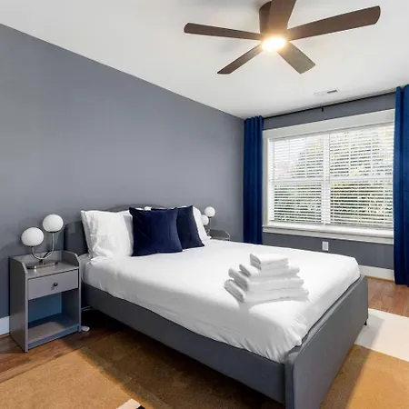 Holiday home Vibrant Urban Vacation Oasis Near Catawba River In North Carolina
