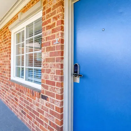 Holiday home Near Uptown & Minutes To Hospital, Free Wi-fi, Coffee & Gym *