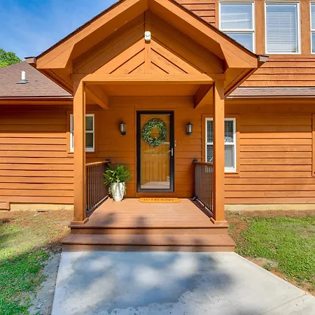 Hot Tub, Dock, Game Room! Stunning Wylie Holiday home Charlotte