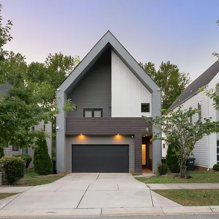 Holiday home Charming 3br With Patio