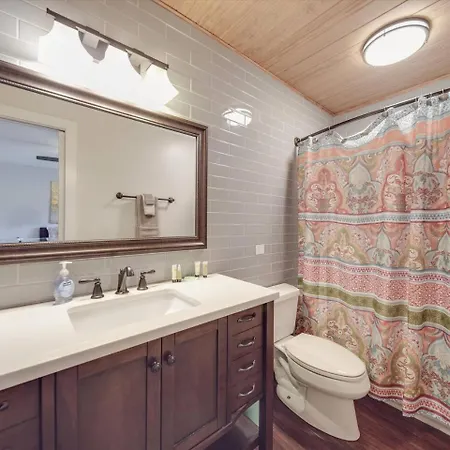Holiday home Du - Lakefront Retreat Charlotte