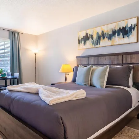 Holiday home Near Uptown & Minutes To Hospital, Free Wi-fi, Coffee & Gym *