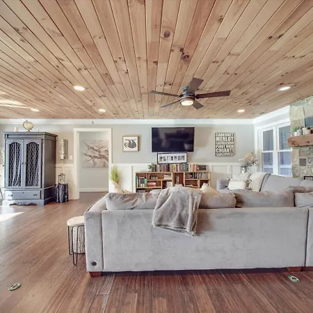 Du - Lakefront Retreat Holiday home Charlotte