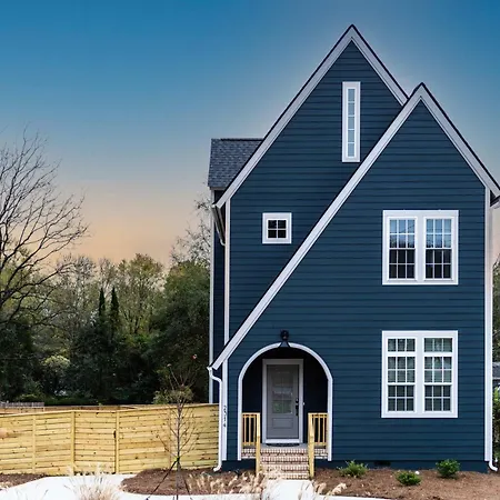 New Listing! 3br With King And Fenced In Yard Holiday home Charlotte