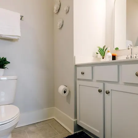Radiant Urban Vacation Sanctuary Near Catawba River In North Carolina * Charlotte