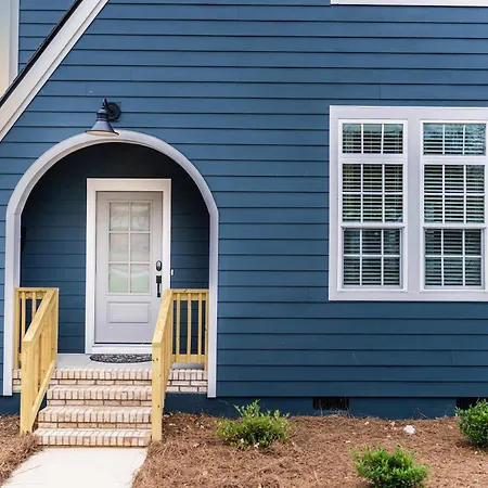 New Listing! 3br With King And Fenced In Yard Holiday home Charlotte