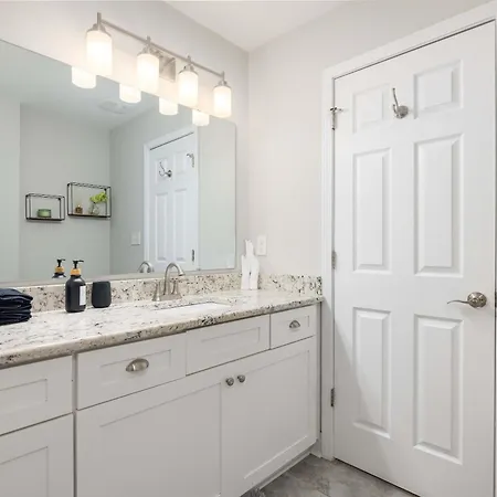 Charming & Cozy 4br In Southpark Holiday home
