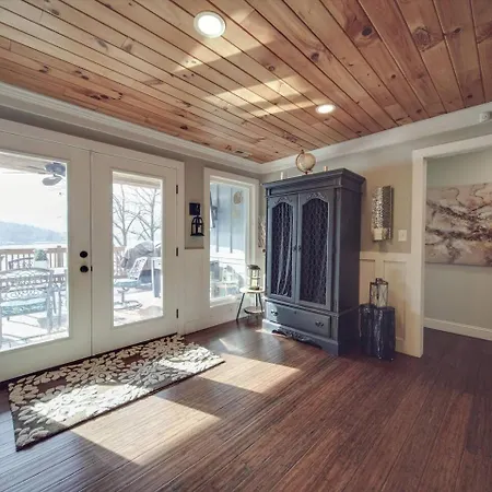 Du - Lakefront Retreat Holiday home Charlotte