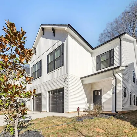 Southern Two Towns Large Group Holiday home Charlotte