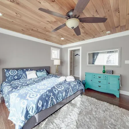 Du - Lakefront Retreat