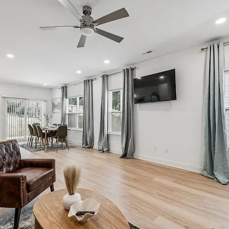 Southern Two Towns Large Group Holiday home *