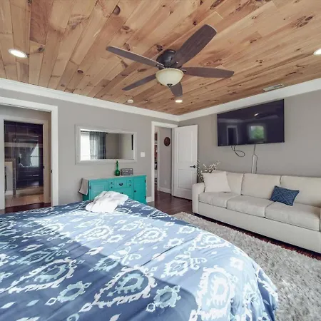 Du - Lakefront Retreat