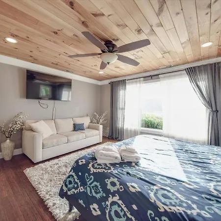 Du - Lakefront Retreat Holiday home Charlotte