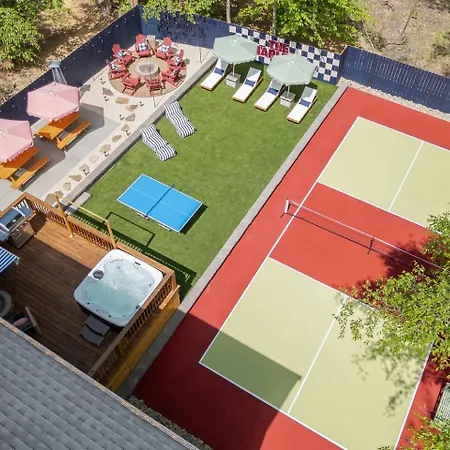 Holiday home New! Hottub+pickleball+gameroom+movies+golf+games *