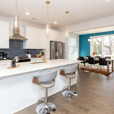Radiant Urban Vacation Sanctuary Near Catawba River In North Carolina Holiday home Charlotte