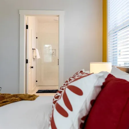 Radiant Urban Vacation Sanctuary Near Catawba River In North Carolina Holiday home Charlotte