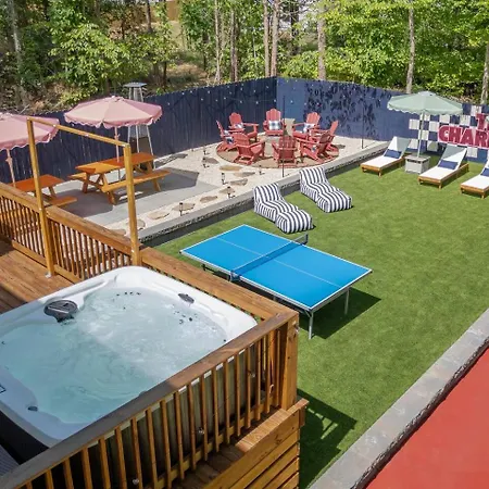 New! Hottub+pickleball+gameroom+movies+golf+games Holiday home Charlotte