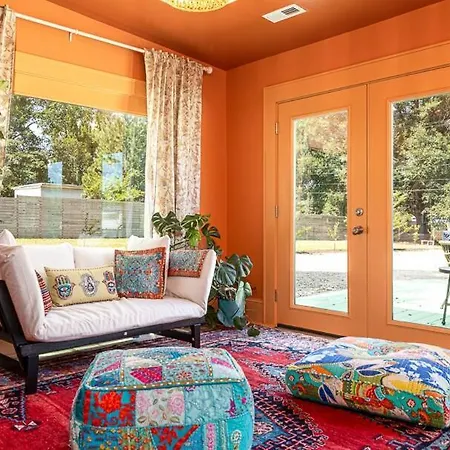 Bohobagh A Vibrant Experience Fully Fenced And Gated For Privacy Holiday home Charlotte