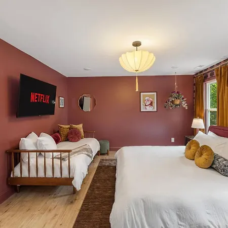 Holiday home New! Hottub+pickleball+gameroom+movies+golf+games Charlotte
