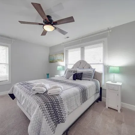 Du - Lakefront Retreat Holiday home