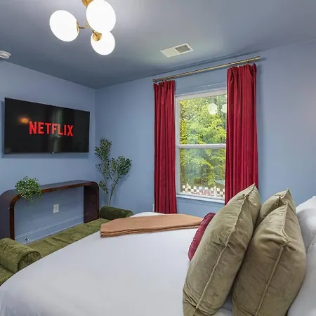 New! Hottub+pickleball+gameroom+movies+golf+games Holiday home Charlotte