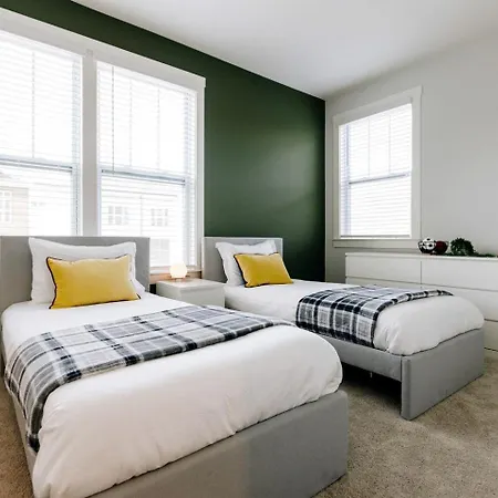 Holiday home Radiant Urban Vacation Sanctuary Near Catawba River In North Carolina Charlotte