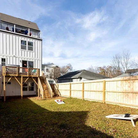 Holiday home Radiant Urban Vacation Sanctuary Near Catawba River In North Carolina