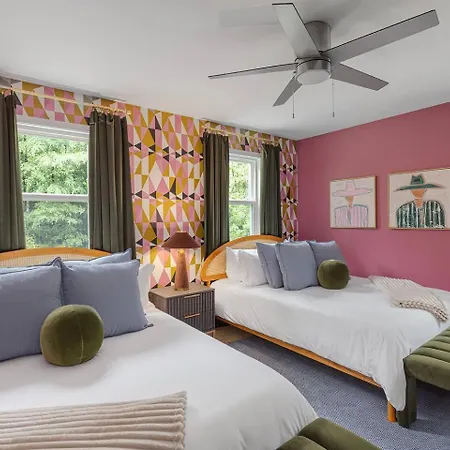 New! Hottub+pickleball+gameroom+movies+golf+games Charlotte