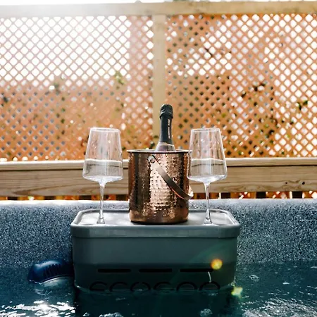 Radiant Urban Vacation Sanctuary Near Catawba River In North Carolina Charlotte