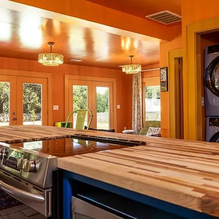 Bohobagh A Vibrant Experience Fully Fenced And Gated For Privacy * Charlotte