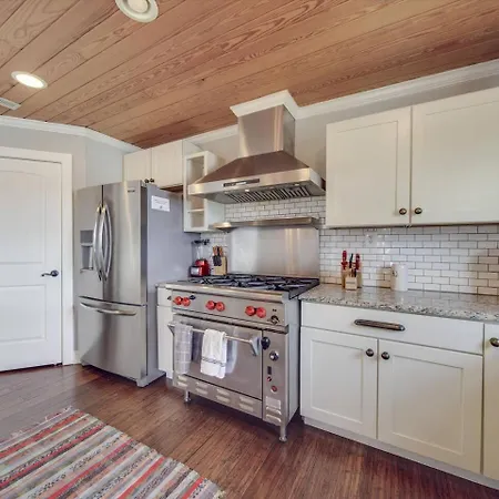 Du - Lakefront Retreat Charlotte