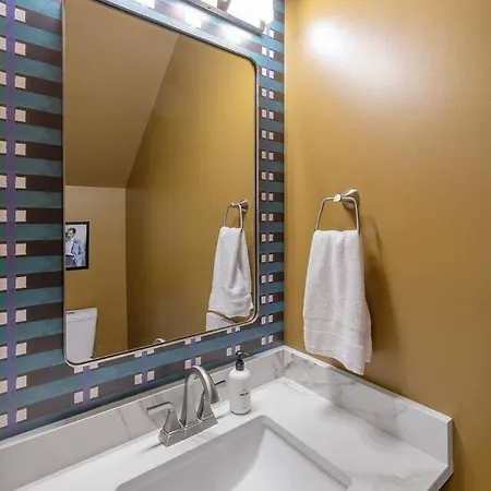 New! Hottub+pickleball+gameroom+movies+golf+games Charlotte