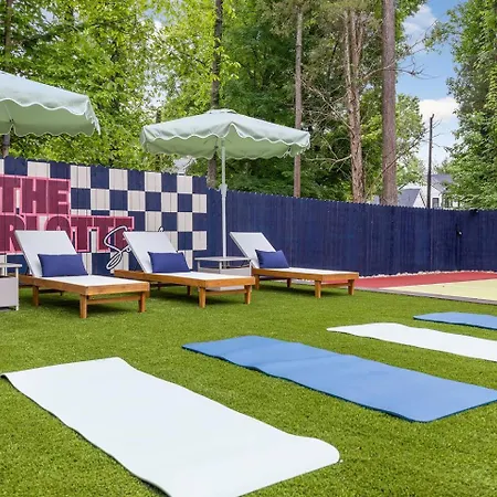 New! Hottub+pickleball+gameroom+movies+golf+games *