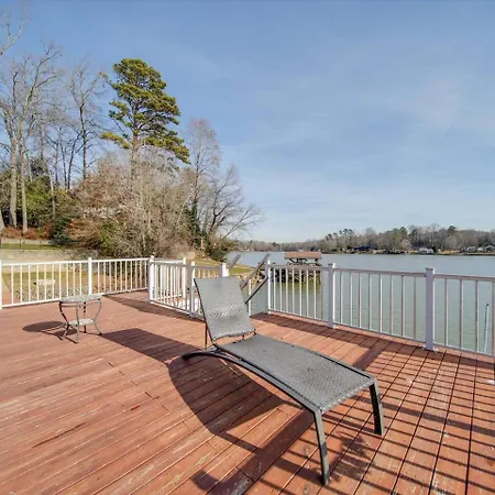 Holiday home Du - Lakefront Retreat *