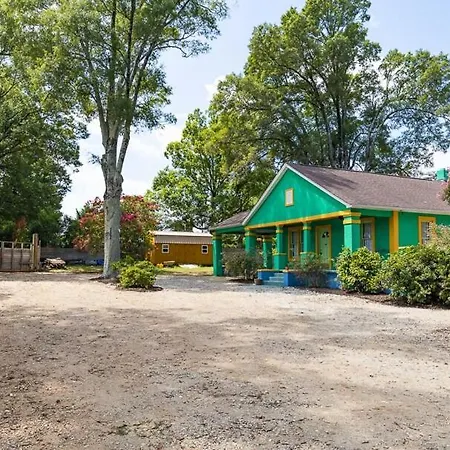 Bohobagh A Vibrant Experience Fully Fenced And Gated For Privacy Charlotte
