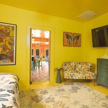 Bohobagh A Vibrant Experience Fully Fenced And Gated For Privacy * Charlotte