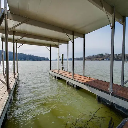 Du - Lakefront Retreat