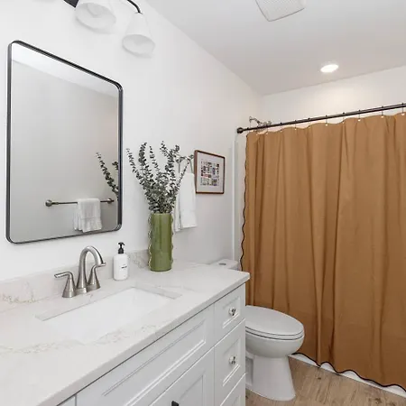 New! Hottub+pickleball+gameroom+movies+golf+games Holiday home *