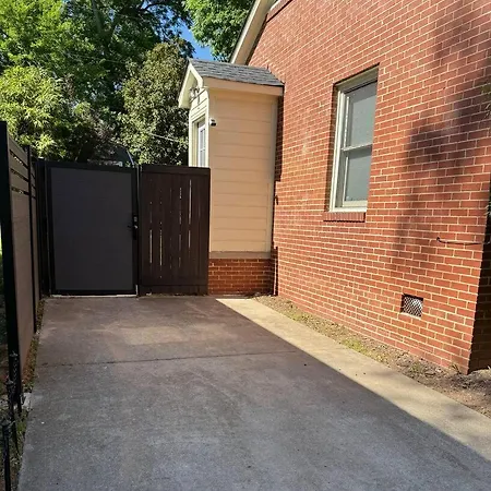 Charming In South End -historic Wilmore Holiday home