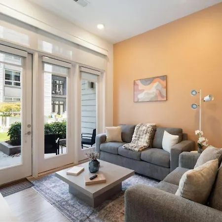 Queen Luxe - Free Parking, Pool, Apartment Charlotte