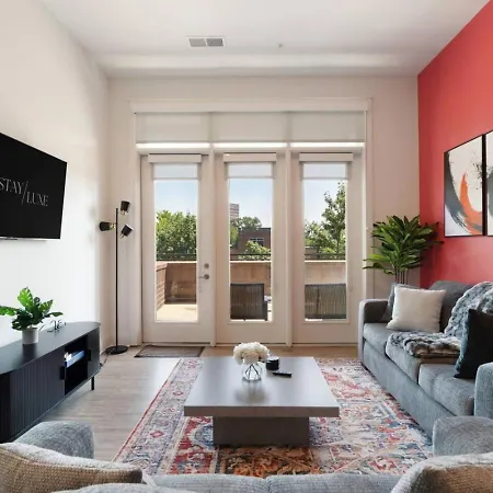 Carolina Luxury - Free Parking, Pool, Gym Apartment *