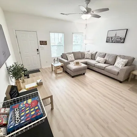 Modern South Townhome Near Carowinds