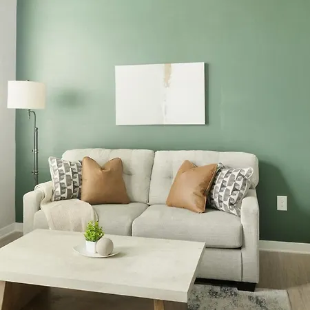 Landing Beautiful 2bd Gym Apartment *