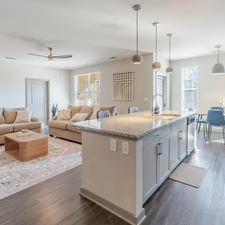 Apartment Bright, Cozy 3bd In Heart Of Matthews *