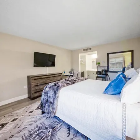Apartment Mins To Atrium Health & Spectrum Arena Charlotte