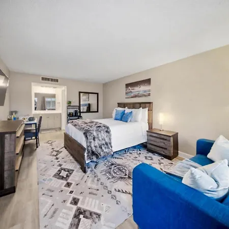 Apartment Mins To Atrium Health & Spectrum Arena